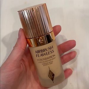 Charolette Tilbury Airbursh Flawless Foundation